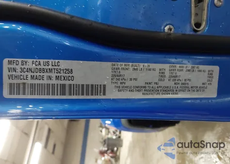 2021 Jeep Compass Latitude 4X4 z USA, uszkodzony, nr VIN 3C4NJDBBXMT521258